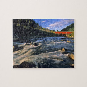 Office Covered Bridge, die längste in Oregon bei Puzzle