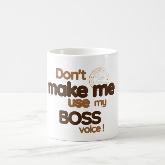 Office Funny - Zwing mich nicht, meine Bossstimme  Kaffeetasse (Mittel)