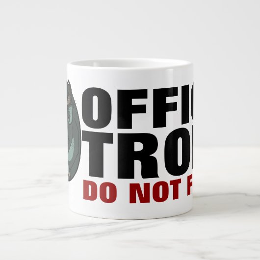 Office Troll Füttre nicht! Internet Troll Cartoon Jumbo-Tasse (Vorderseite)