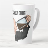 Office Woman Chugging Coffee From Pot Humor Milchtasse (Rechte Ecke)