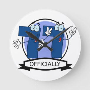 Officially 77 Birthday Banner Runde Wanduhr