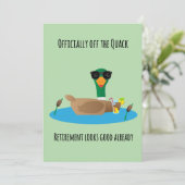Officially Off the Quack Funny Retirement Einladung (Stehend Vorderseite)