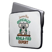 Offiziell Koala-fizierter Experte Lustiger Kaffee- Laptopschutzhülle (Vorderseite Links)