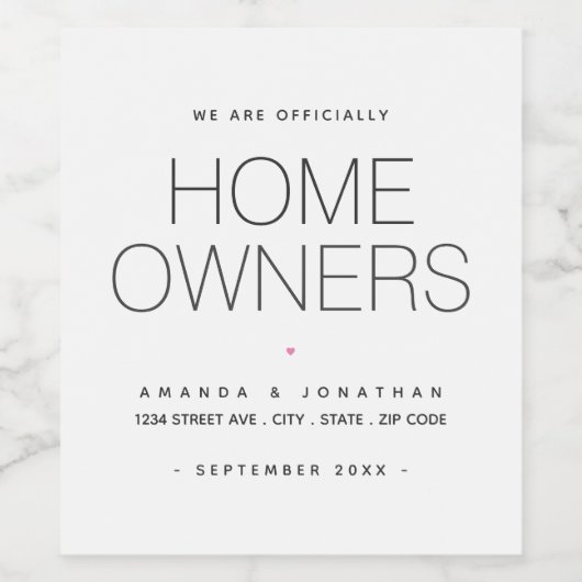 Offiziell sind wir Zuhause-Besitzer Moderne Ankünd Weinetikett (Einzelnes Label)