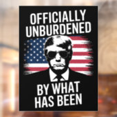 Offiziell unbelastet durch das, was Trump war Fensteraufkleber (Blatt 2)