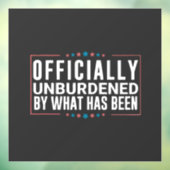 Offiziell unbelastet durch das, was Trump war Fensteraufkleber (Blatt 3)