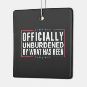 Offiziell unbelastet durch das, was Trump war Keramikornament (Links)