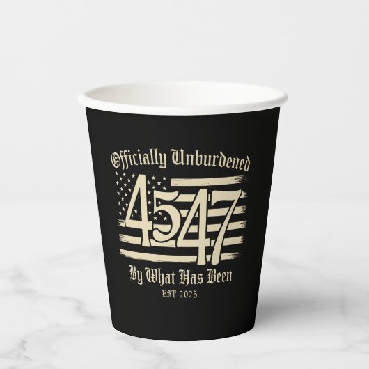 Offiziell unbelastet durch Trump 45 47 Pappbecher (Vorderseite)