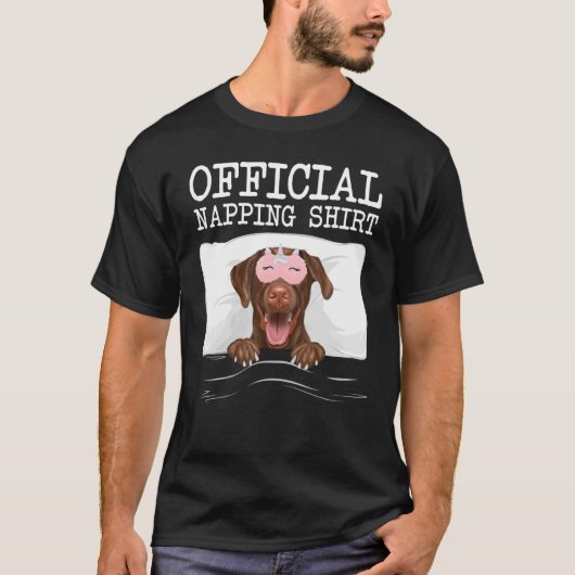 Offizielles Napping Schlafbraun Labrador Retriever T-Shirt (Vorderseite)