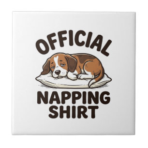 Offizielles Napping-Shirt Sleepy Dog Vintage Desig Fliese
