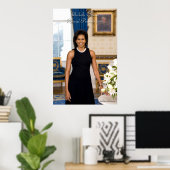 Offizielles Portrait von First Lady Michelle Obama Poster (Heimbüro)