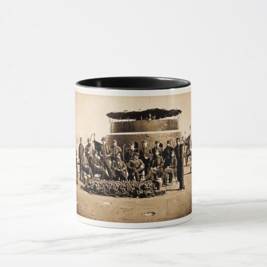 Offiziere auf Plattform des gepanzerter Tasse (Zentrum)