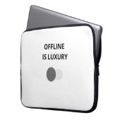 Offline Is Luxury Minimalist Laptop Sleeve – Moder (Vorderseite Links)