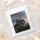 Öffne, wenn du wagst. Großer, schwarzer Hund Geschenktütchen (Ausgeschnitten)