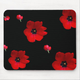 Öffnen Sie rote Tulpen auf schwarzer Mausunterlage Mousepad