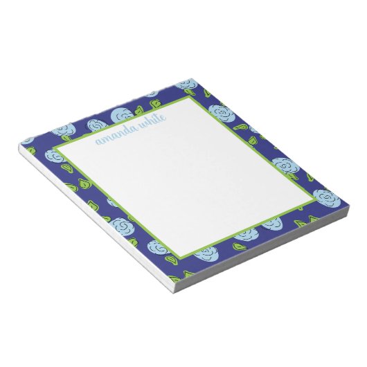 Öffnen von Blume Blau auf Navy-Notepad Notizblock (angewinkelt)