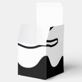 Offsetkammer: Abstrakt Schwarz, Weiß und Rot Geschenkschachtel (Geöffnet)