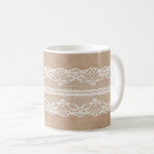Offweiße Spitze auf Vintager Papiertextur mit subt Kaffeetasse (VorderseiteRechts)