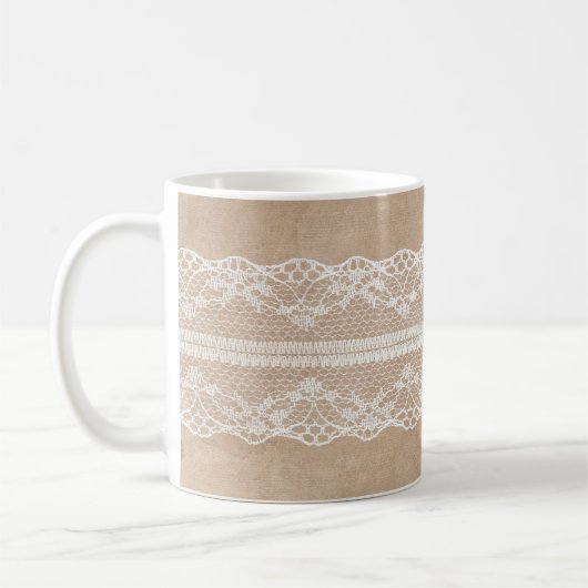 Offweiße Spitze auf Vintager Papiertextur mit subt Kaffeetasse (Links)