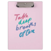 Oft tief atmen - inspirierende beruhigende Po Klemmbrett (Vorderseite)