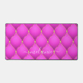 Ogee Gold Diamond Tufted Pink Individuelle Name Schreibtischunterlage (Vorderseite)
