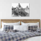 Oglala Frauen und Kinder in Tipi Leinwanddruck (Insitu (Schlafzimmer))