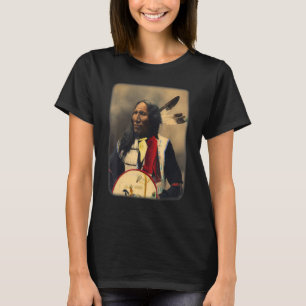 Oglala Sioux Lakota Chief streikt mit nativer Eing T-Shirt