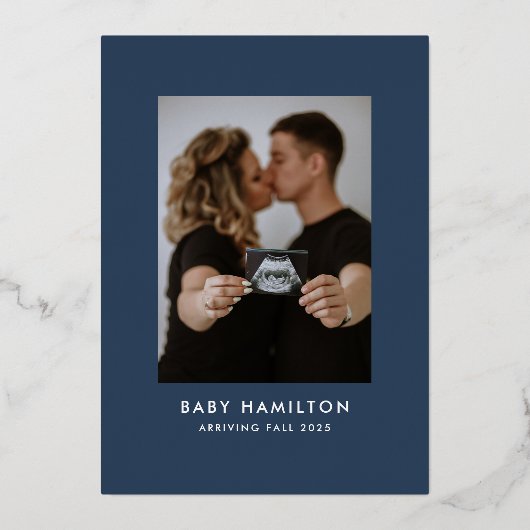 Oh Baby Navy und Gold Script Foto Baby Dusche Folieneinladung (Rückseite)