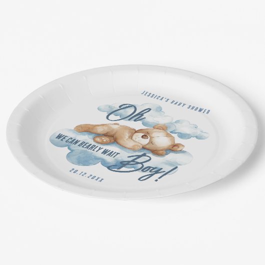 Oh Boy Bearly Wait Bear Blue Clouds Baby Dusche Pappteller (Schrägansicht)