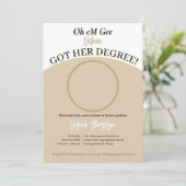 Oh eM Gee, sie got ihren Abschluss lustigen Abschl Einladung (Stehend Vorderseite)