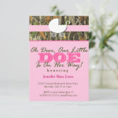 Oh ist Rotwild, eine kleine Damhirschkuh auf ihrer Einladung (Stehend Vorderseite)