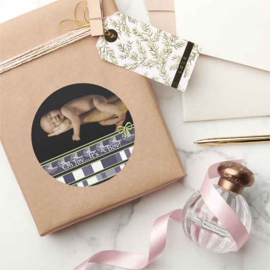 OH Joy... Das ist ein Junge! Baby Foto Runder Aufkleber (Schenken)