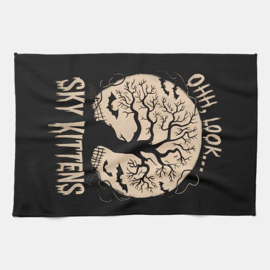 Oh schau Sky Kittens Halloween Funny Bats Lover Geschirrtuch (Horizontal)