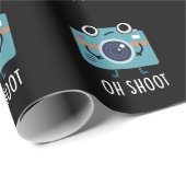 Oh Shoot Funny Fotografy Camera Pun Dark BG Geschenkpapier (Rolleneckpunkt)