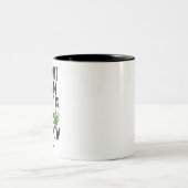 Oh, was macht das Mähen, Vater Rasenmäher? Zweifarbige Tasse (Mittel)