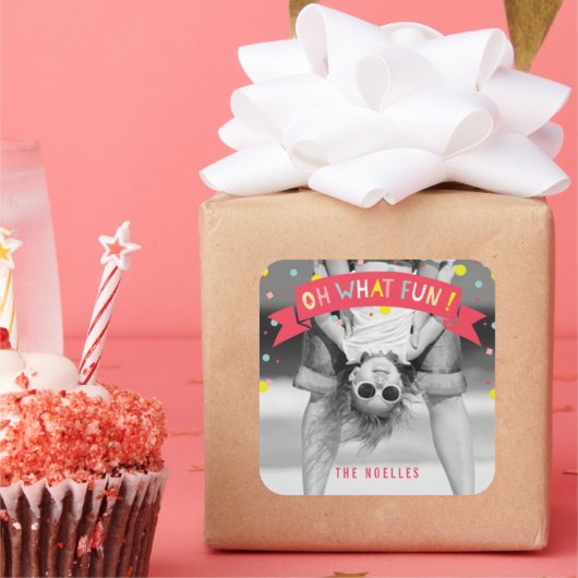 Oh, was Spaß Banner farbenfrohe Confetti Dots Foto Quadratischer Aufkleber (Party)