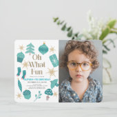 Oh, was Spaß Weihnachten Grün Geburtstag Foto Einladung (Stehend Vorderseite)