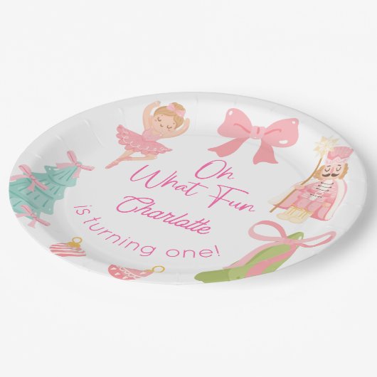 Oh What Fun Pink Nutcracker Birthday Pappteller (Schrägansicht)