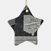 Ohio-Scheune im Winter Keramik Ornament (Rechts)