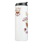 Ohne Kaffee Spaß brauner Text Halloween Thermosbecher (Nach links gedreht)