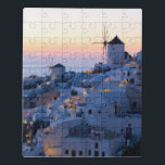 Oia Santorini Griechenland Sunset Puzzle<br><div class="desc">Dieses Design bietet einen Sonnenuntergang über der Küstenstadt Oia, auf der Spitze von Santorin eine griechisch-ägäische Insel. Die Stadt hat weiß gekalkte Häuser, die in die zerklüfteten Klippen geschnitzt sind, und überblickt eine große Kaldera mit Wasser. #santorini #greece #greek #greek #sunset #village #village #whitealkes #travel #destination #adventure #adventure #Foto #photograph...</div>