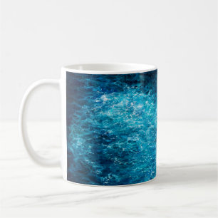 oil painting showing waves in ocean or sea on can kaffeetasse