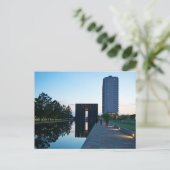 Oklahoma City Reflecting Pool Tor 9:03 Postkarte (Stehend Vorderseite)