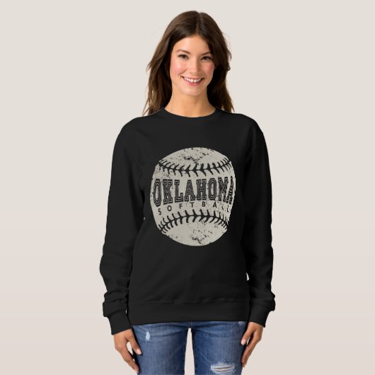 Oklahoma Softball Ball Sweatshirt (Vorne ganz)