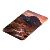 Oktober-Licht auf das Scheinwerferbecken Magnet (Linke Seite)