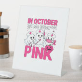 Oktober tragen wir das Bewusstsein für rosa Brustk Sockelschild (In Situ)