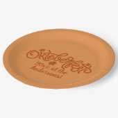 Oktoberfest Jahr Name Brauner Text auf 9" Pappteller (Schrägansicht)