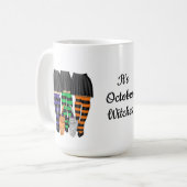 Oktoberhexen - Drei Hexen und zwei Katzen Kaffeetasse (Vorderseite Links)