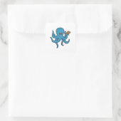 Oktopus mit Buch Quadratischer Aufkleber (Tasche)