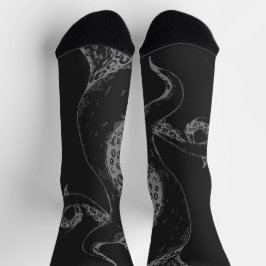 Oktopus-Tentakel grau auf schwarzen Socken